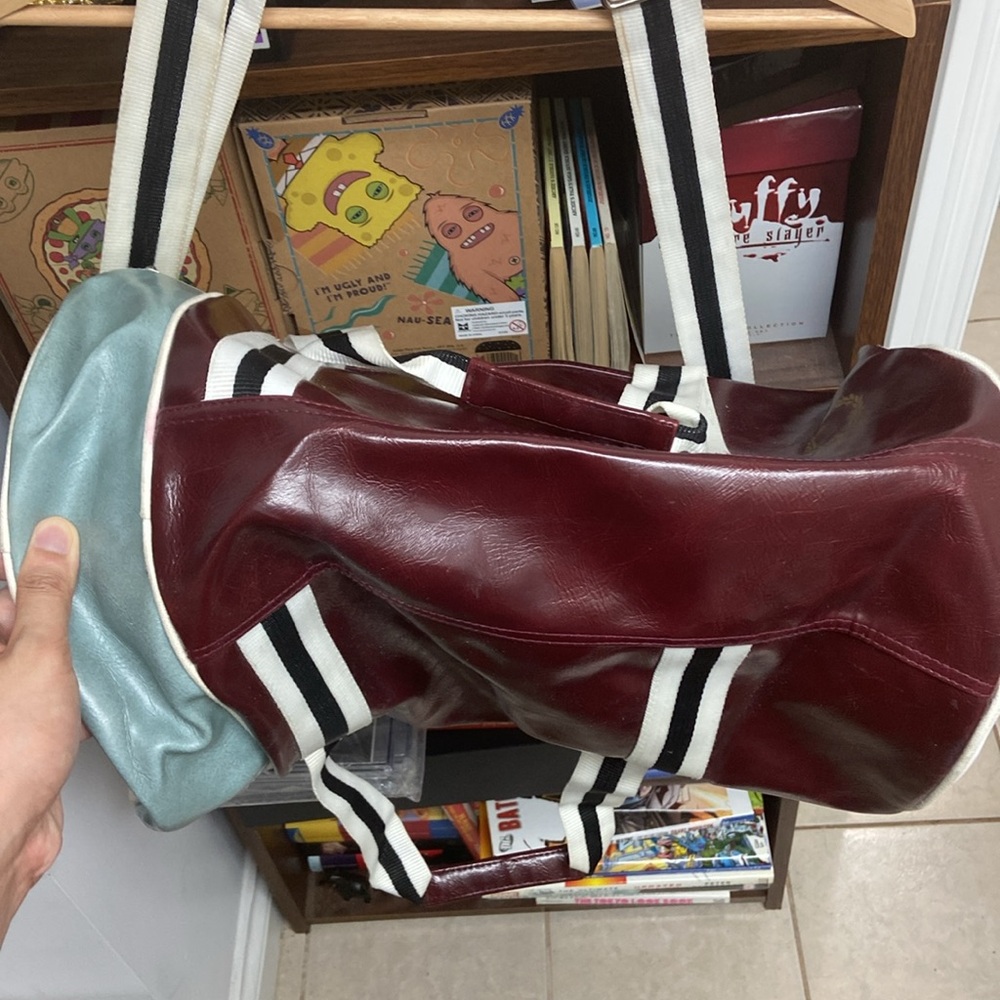 Fred Perry Stylish Burgundy and Light Blue Men's Duffel Bag - Picture 3 of 13